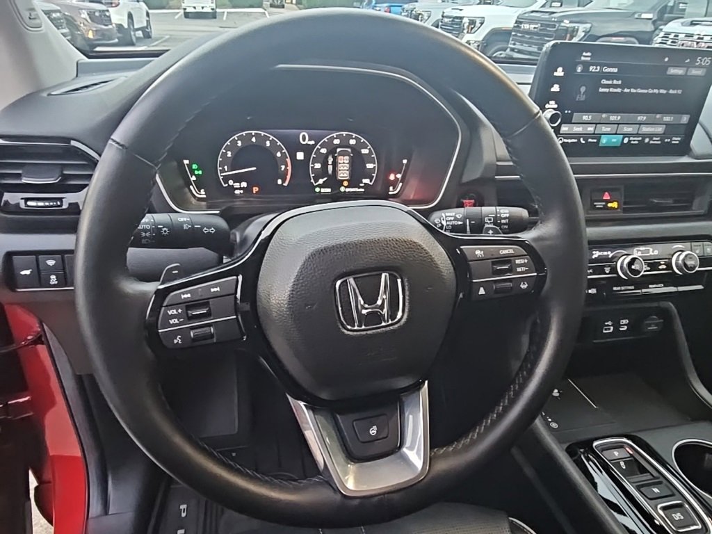 Used 2025 Honda Pilot Elite image 19