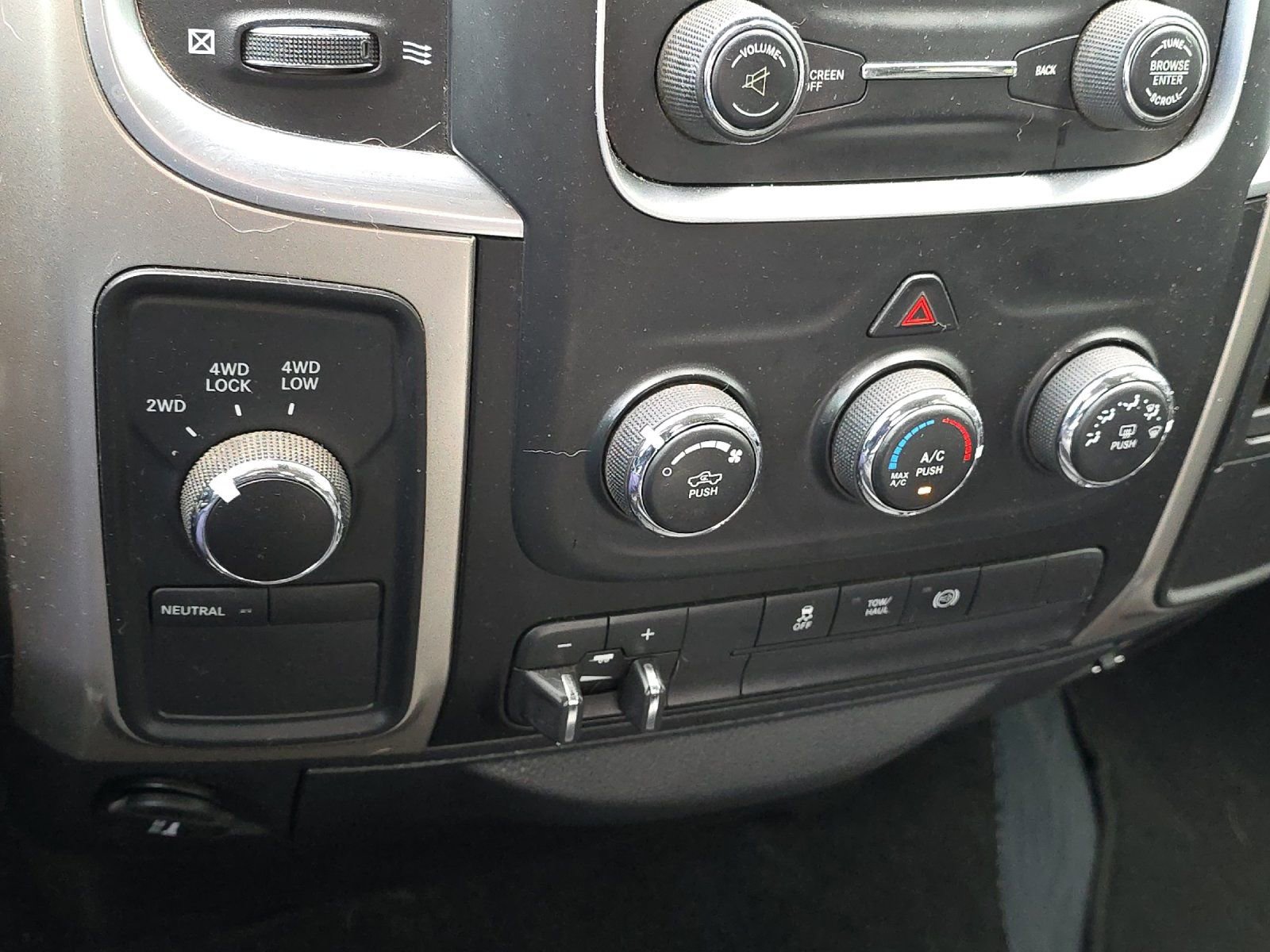 Used 2017 RAM 2500 SLT AWD/4WD image 17