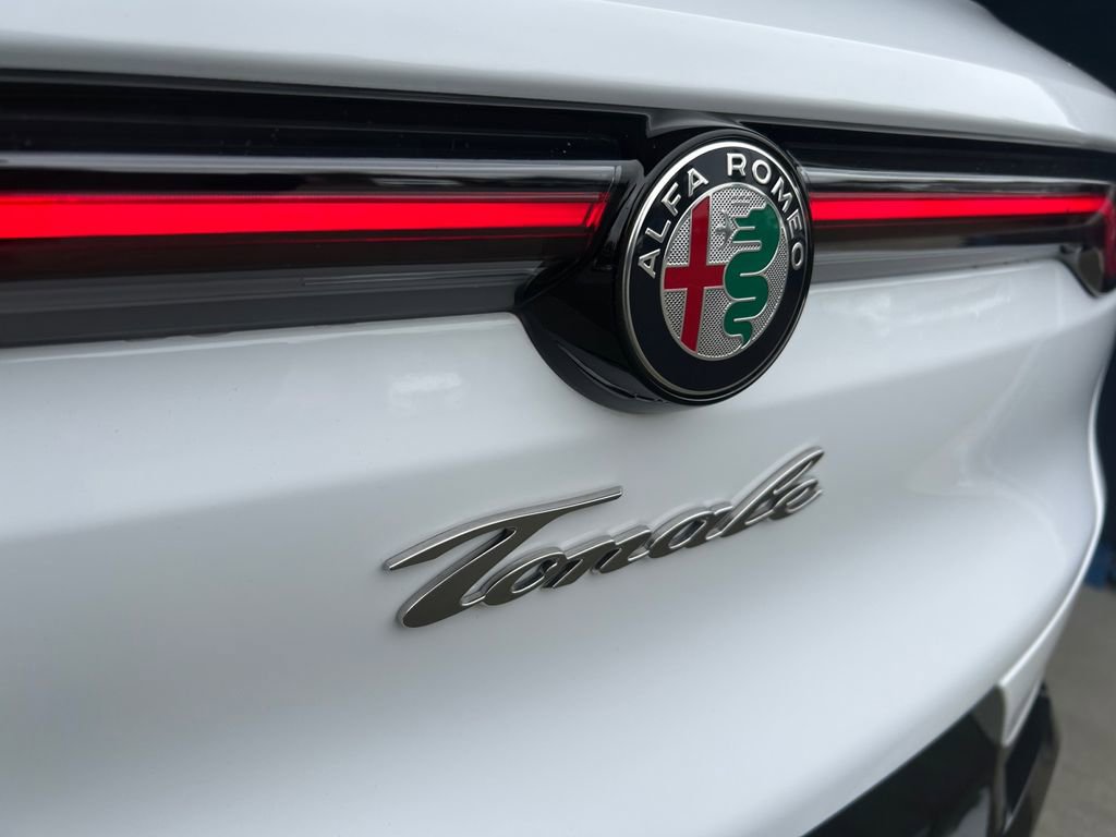 Used 2024 Alfa Romeo Tonale Veloce w/ Active Assist Package AWD/4WD image 32