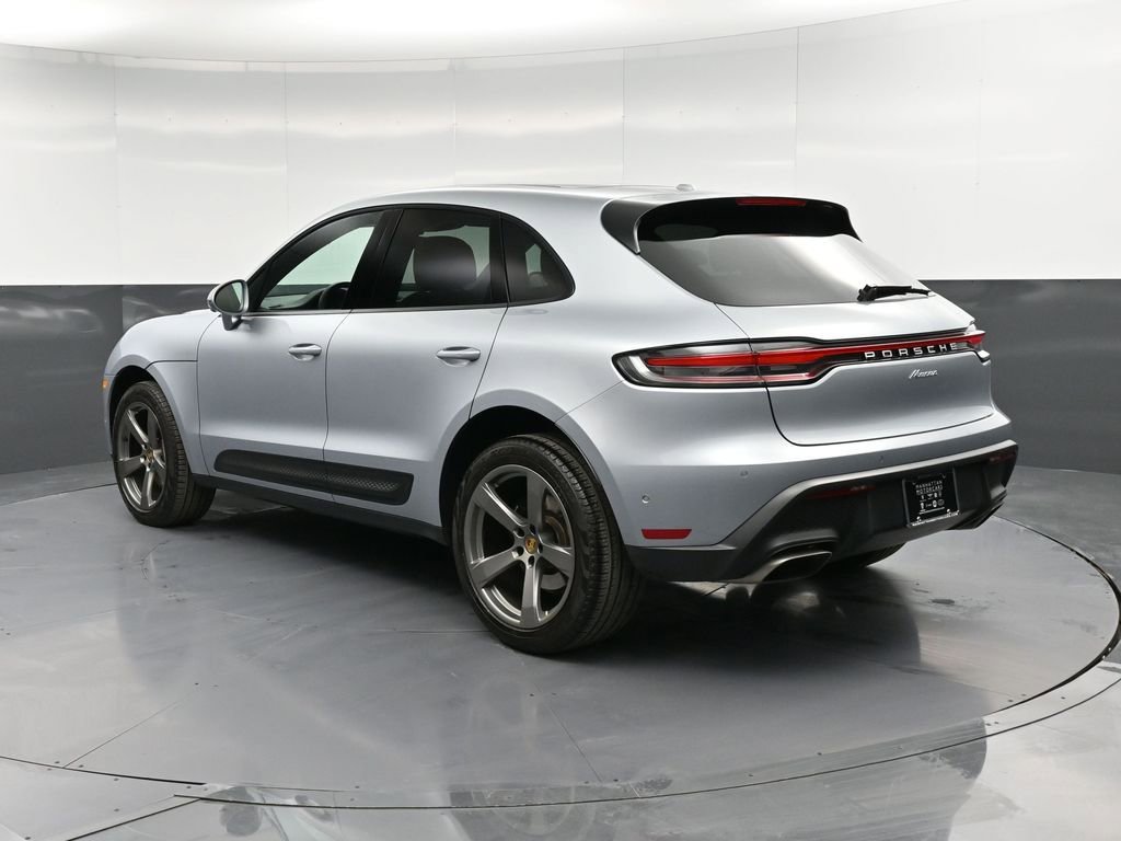Certified 2022 Porsche Macan image 3
