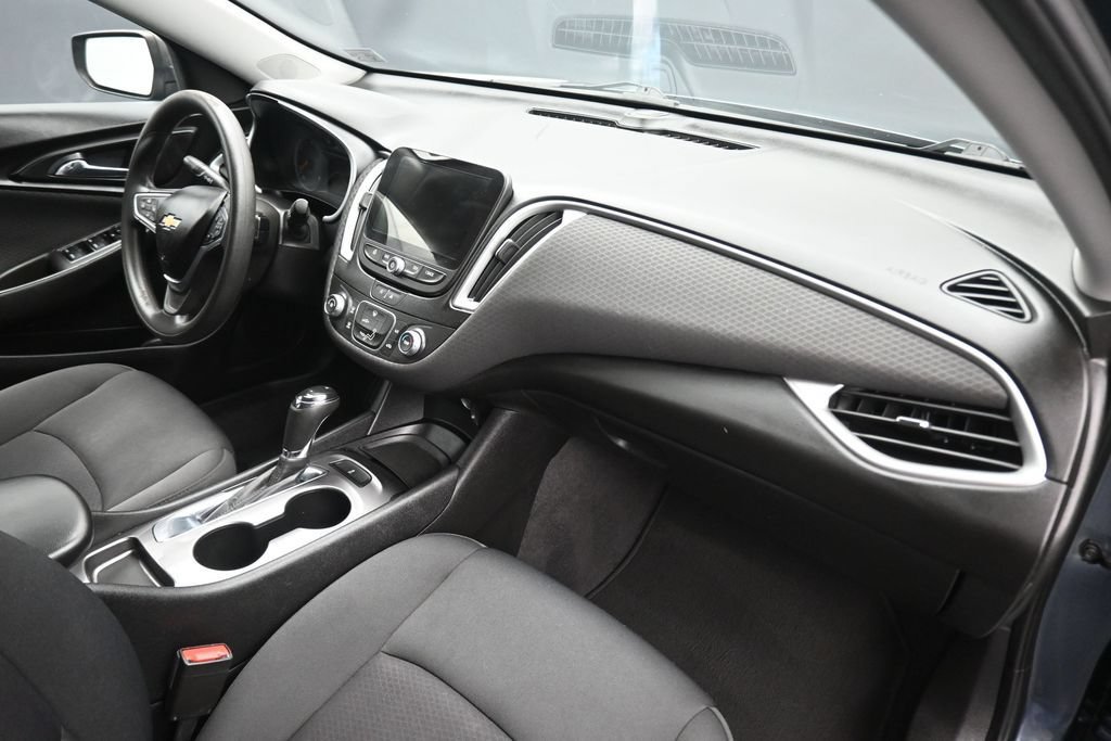 Used 2020 Chevrolet Malibu LS FWD image 38