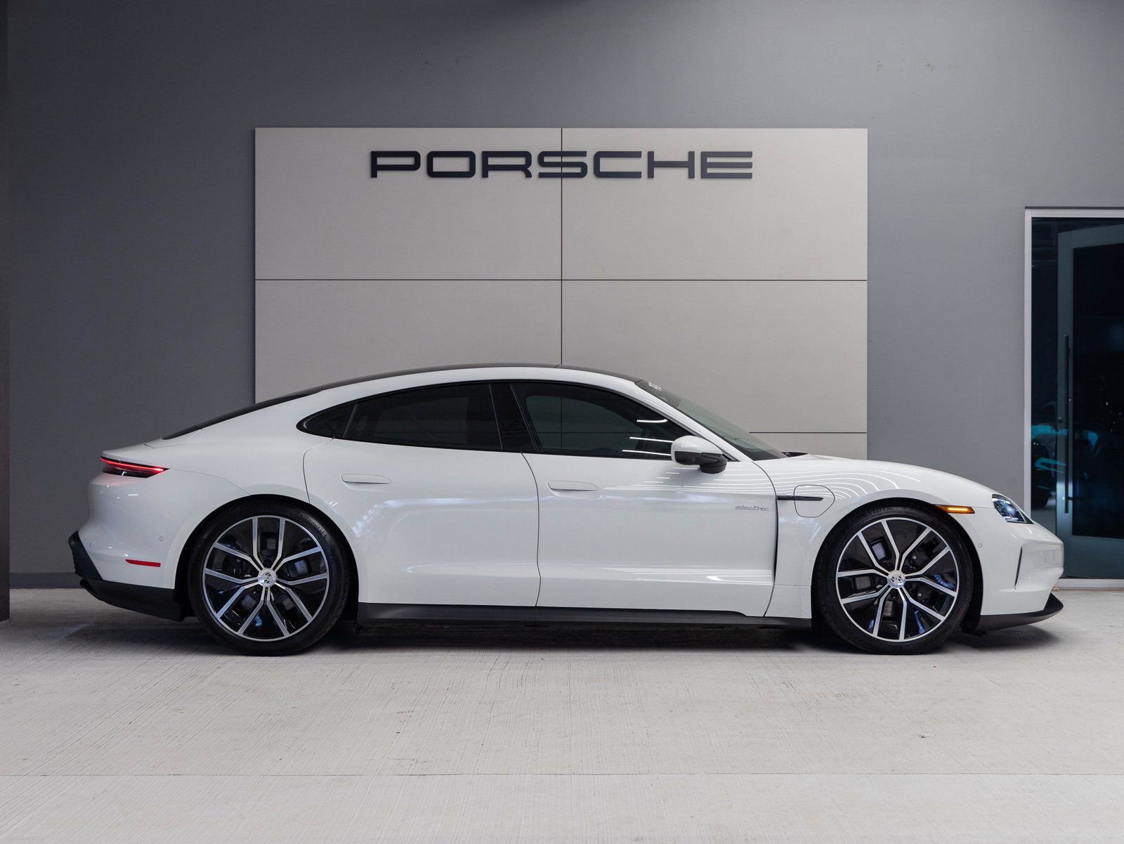 Certified 2025 Porsche Taycan AWD/4WD image 8