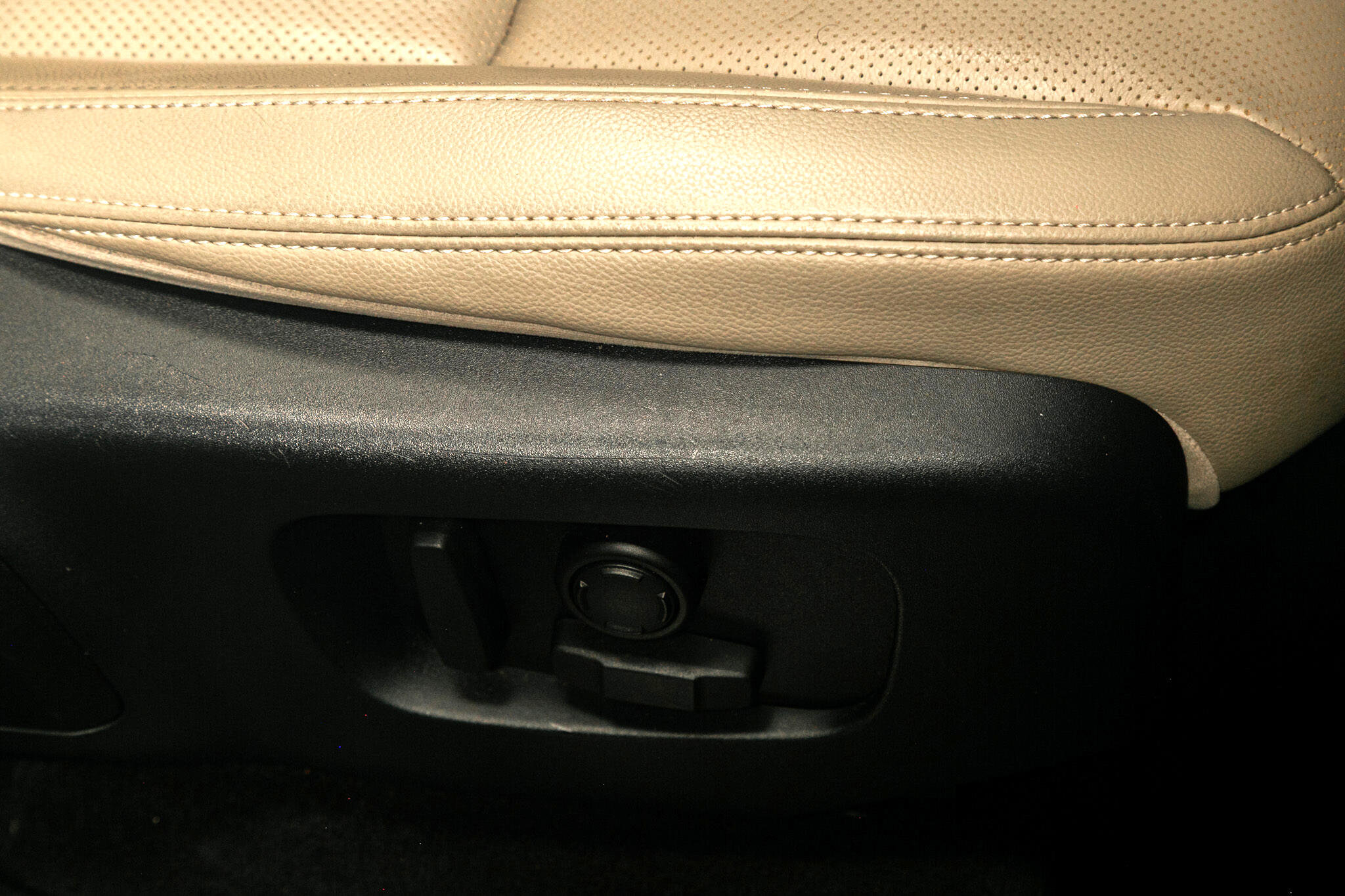 Used 2020 Land Rover Range Rover Velar S image 24