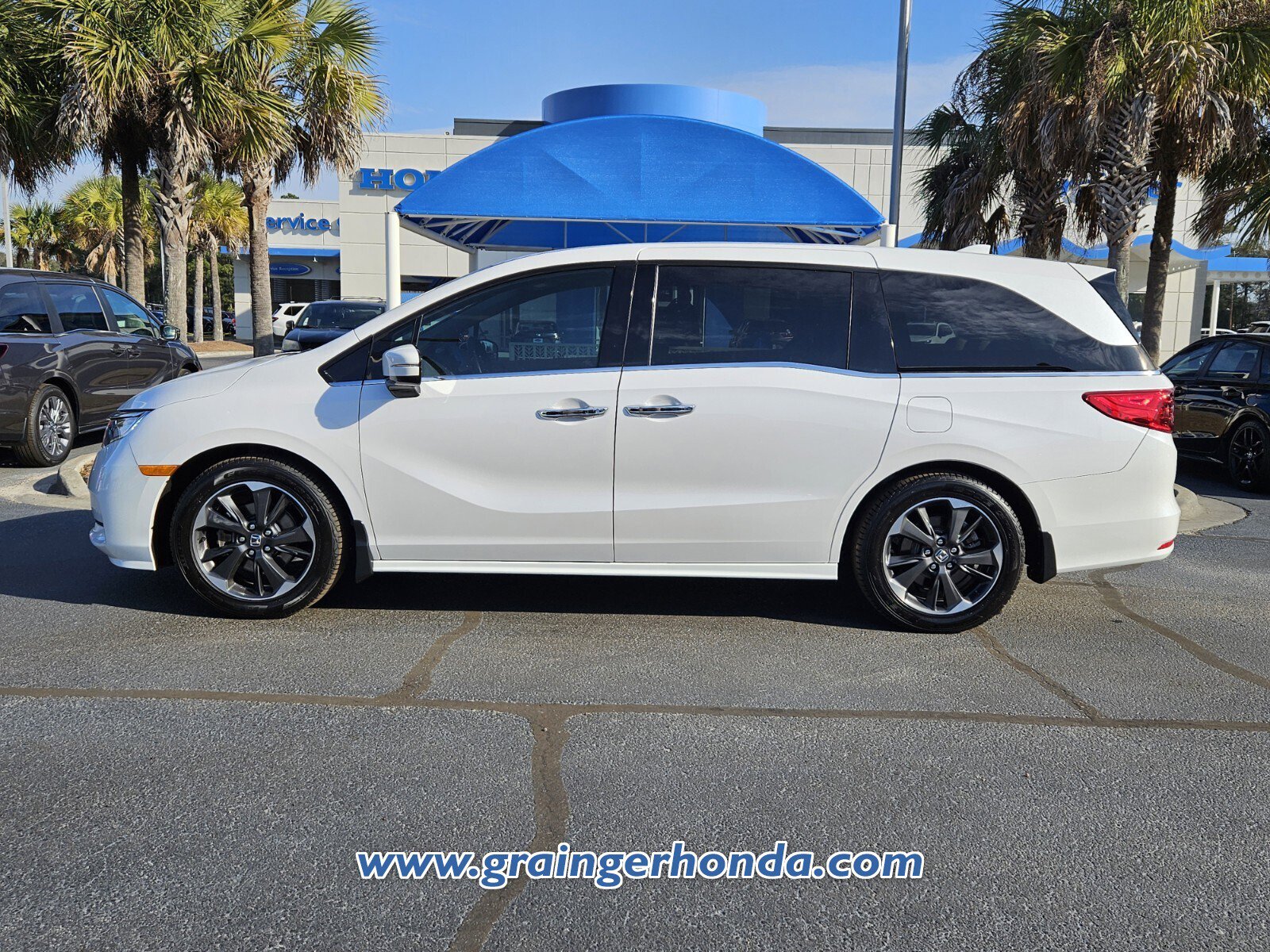 Certified 2024 Honda Odyssey Elite image 2
