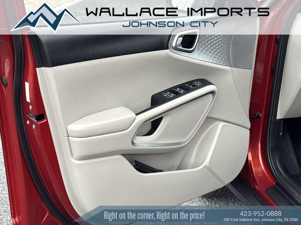 Used 2023 Kia Soul LX w/ LX Technology Package image 12