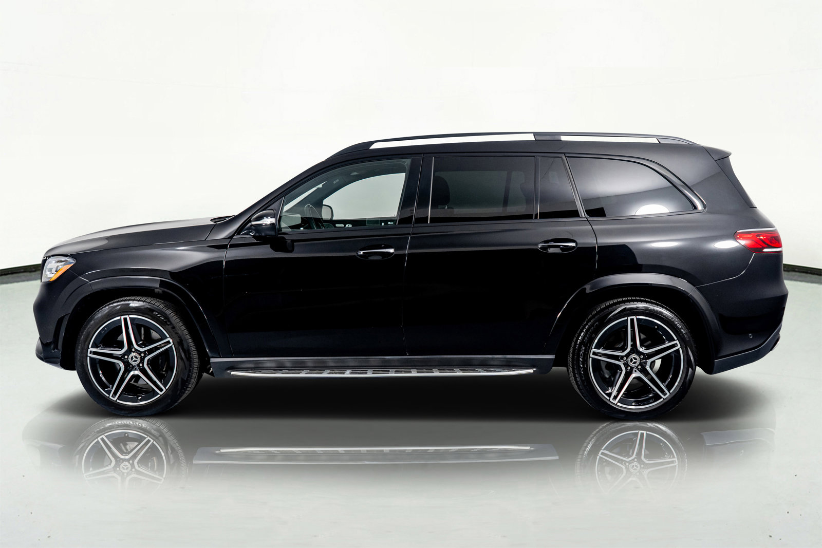 Used 2023 Mercedes-Benz GLS 580 4MATIC image 16