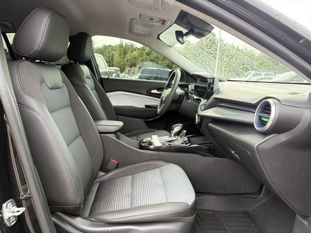 Used 2024 Chevrolet Trax LT FWD image 17