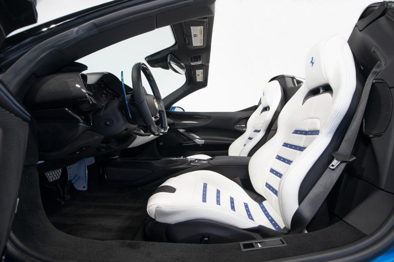 Used 2024 Ferrari SF90 Spider image 29