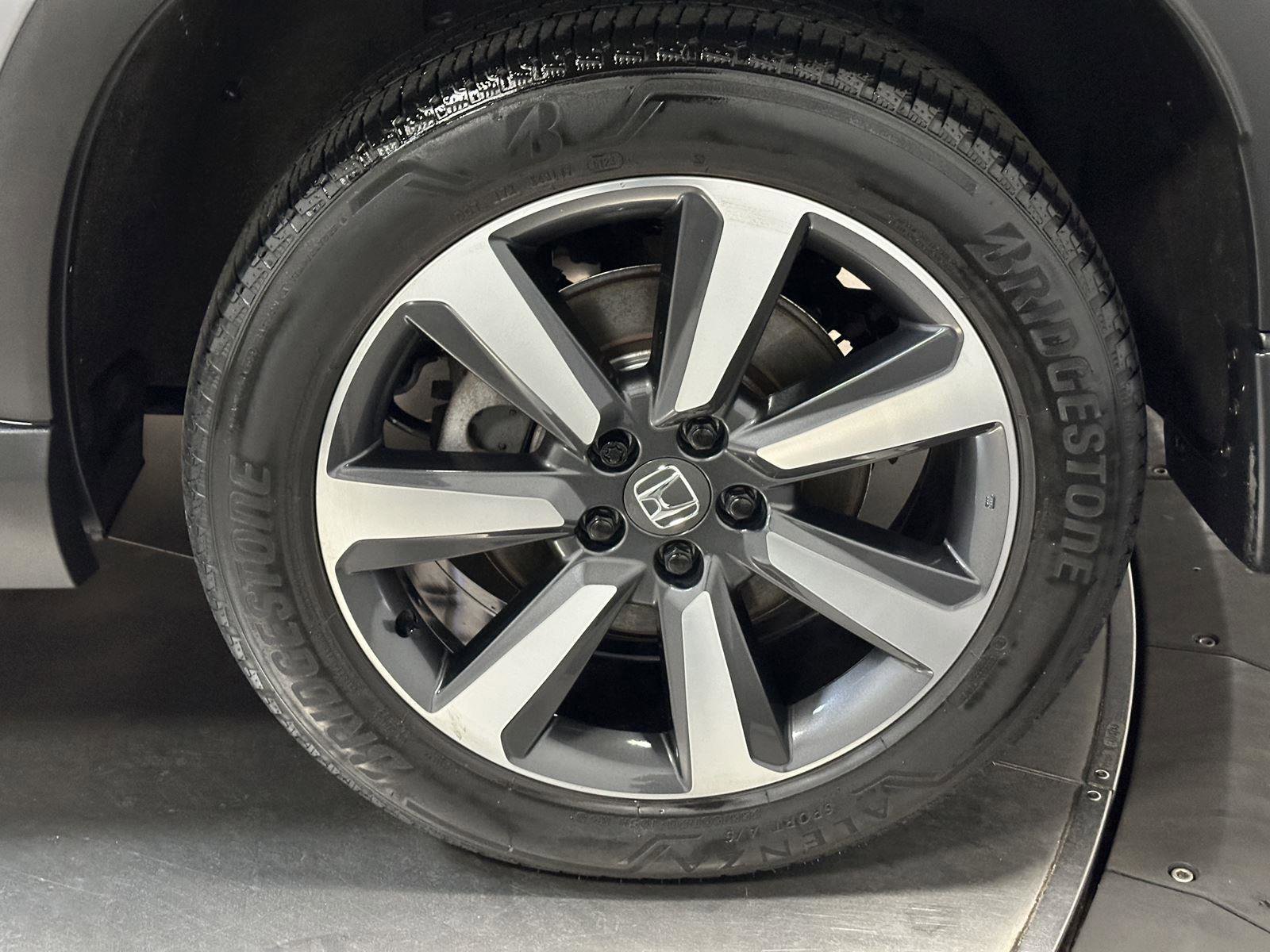Certified 2024 Honda Pilot Touring image 19