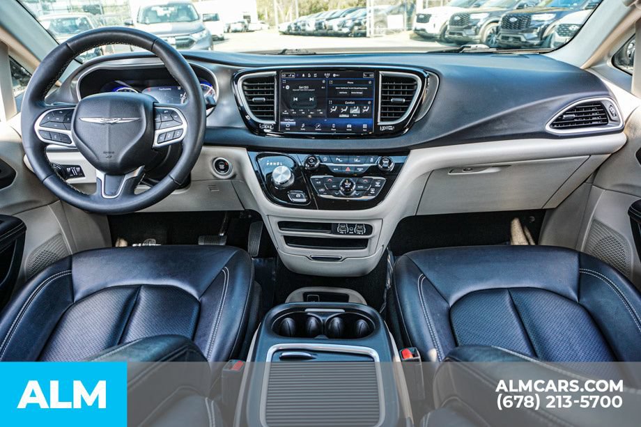Used 2024 Chrysler Pacifica Touring-L FWD image 27
