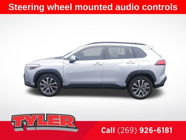Used 2023 Toyota Corolla Cross XLE FWD image 4