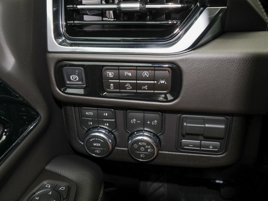 New 2026 GMC Yukon XL Denali w/ Denali Reserve Package AWD/4WD image 34