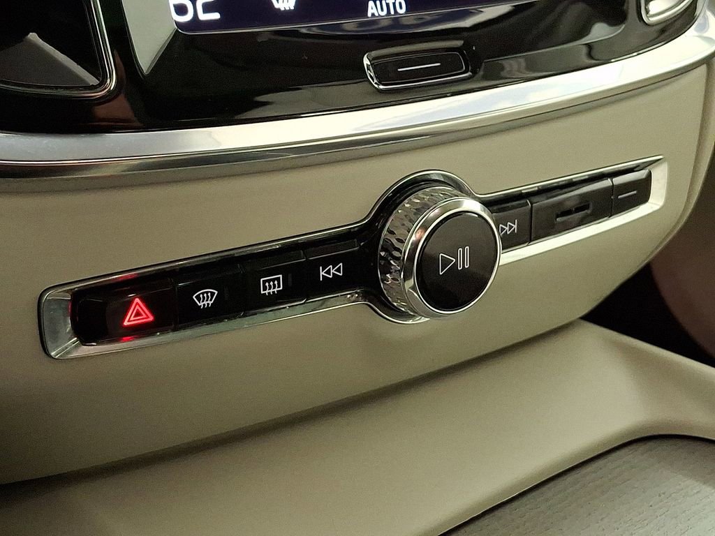 Used 2022 Volvo V60 T5 Cross Country w/ Advanced Package image 19