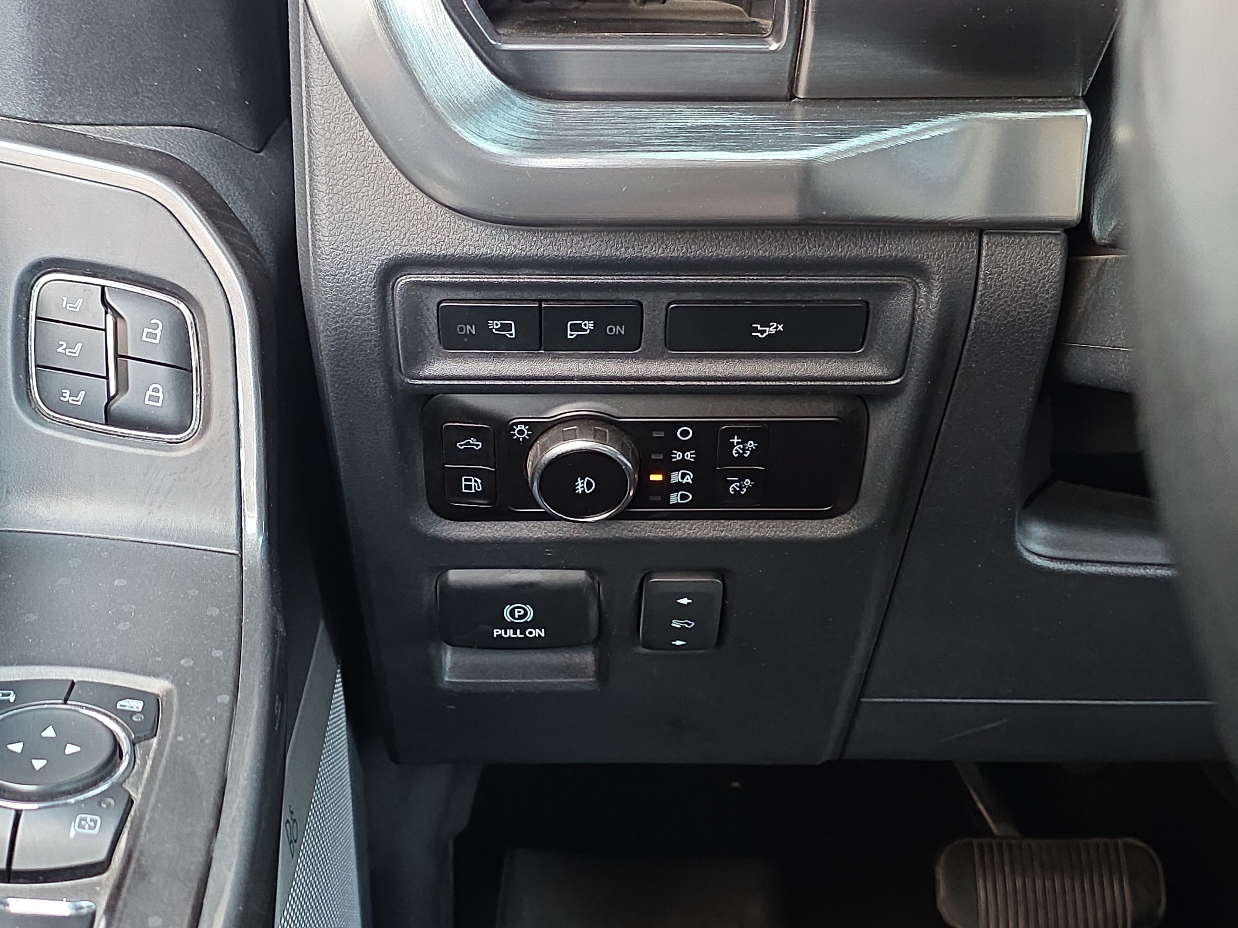 Used 2023 Ford F150 Lariat w/ Max Trailer Tow Package AWD/4WD image 29