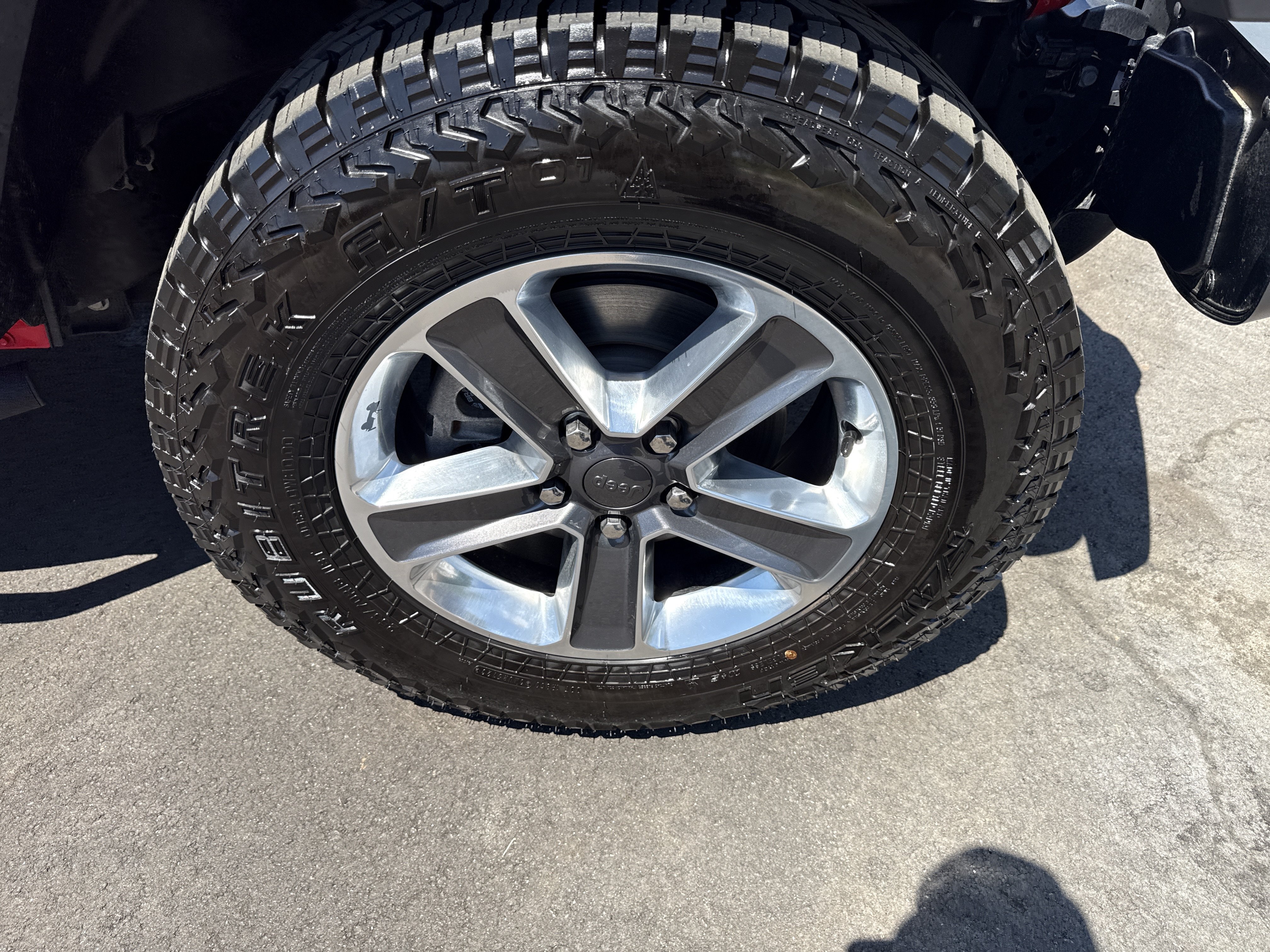 Used 2020 Jeep Wrangler Unlimited Sahara AWD/4WD image 13