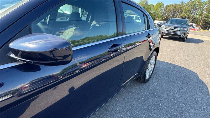 Used 2014 Chrysler 200 LX FWD image 12