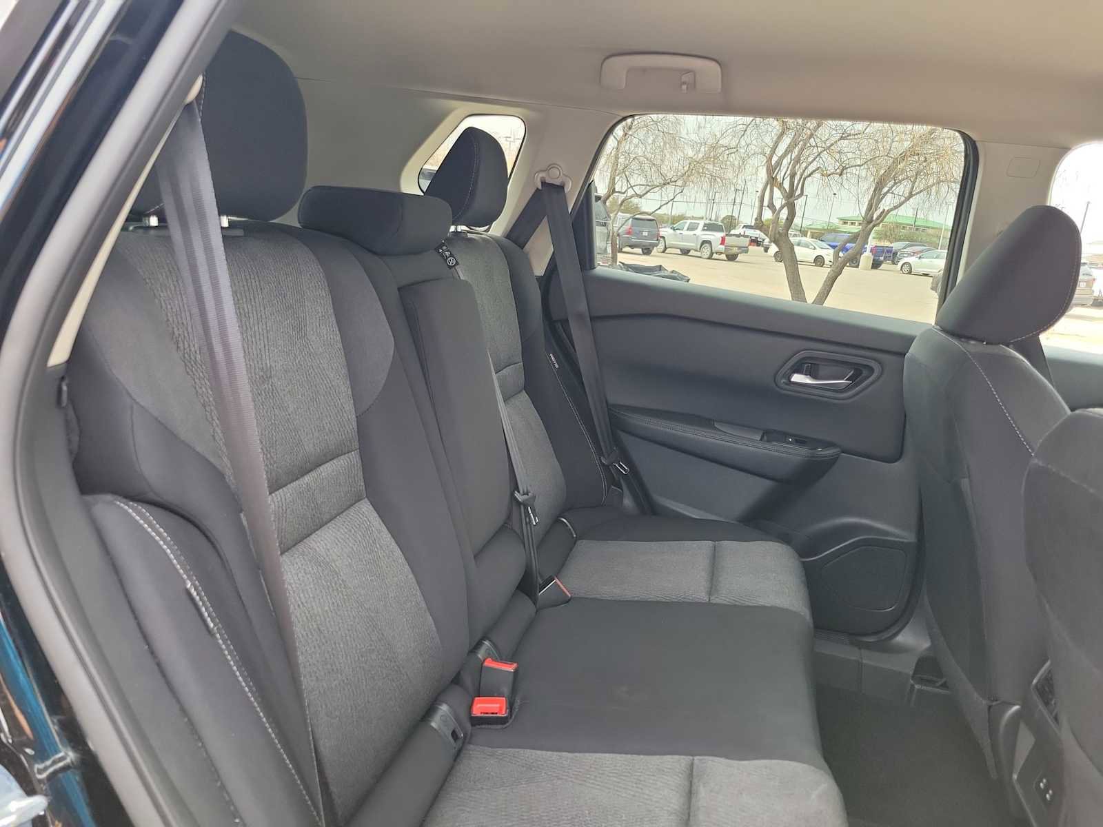 Used 2024 Nissan Rogue SV image 17