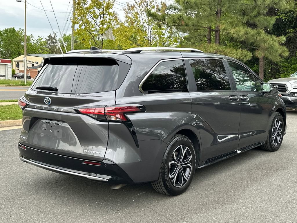 Used 2025 Toyota Sienna Platinum AWD/4WD image 4