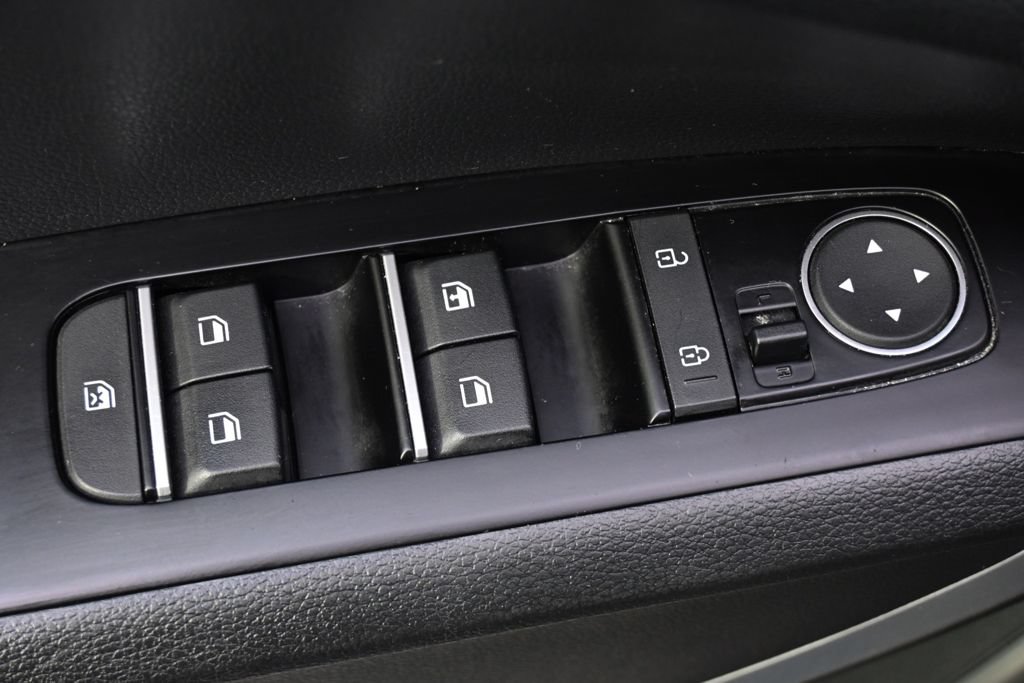 Used 2025 Kia Soul LX w/ LX Technology Package FWD image 23
