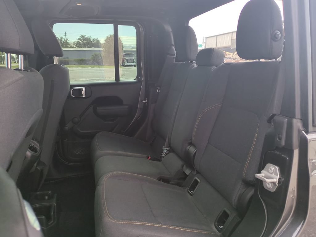 Used 2024 Jeep Gladiator Sport AWD/4WD image 15