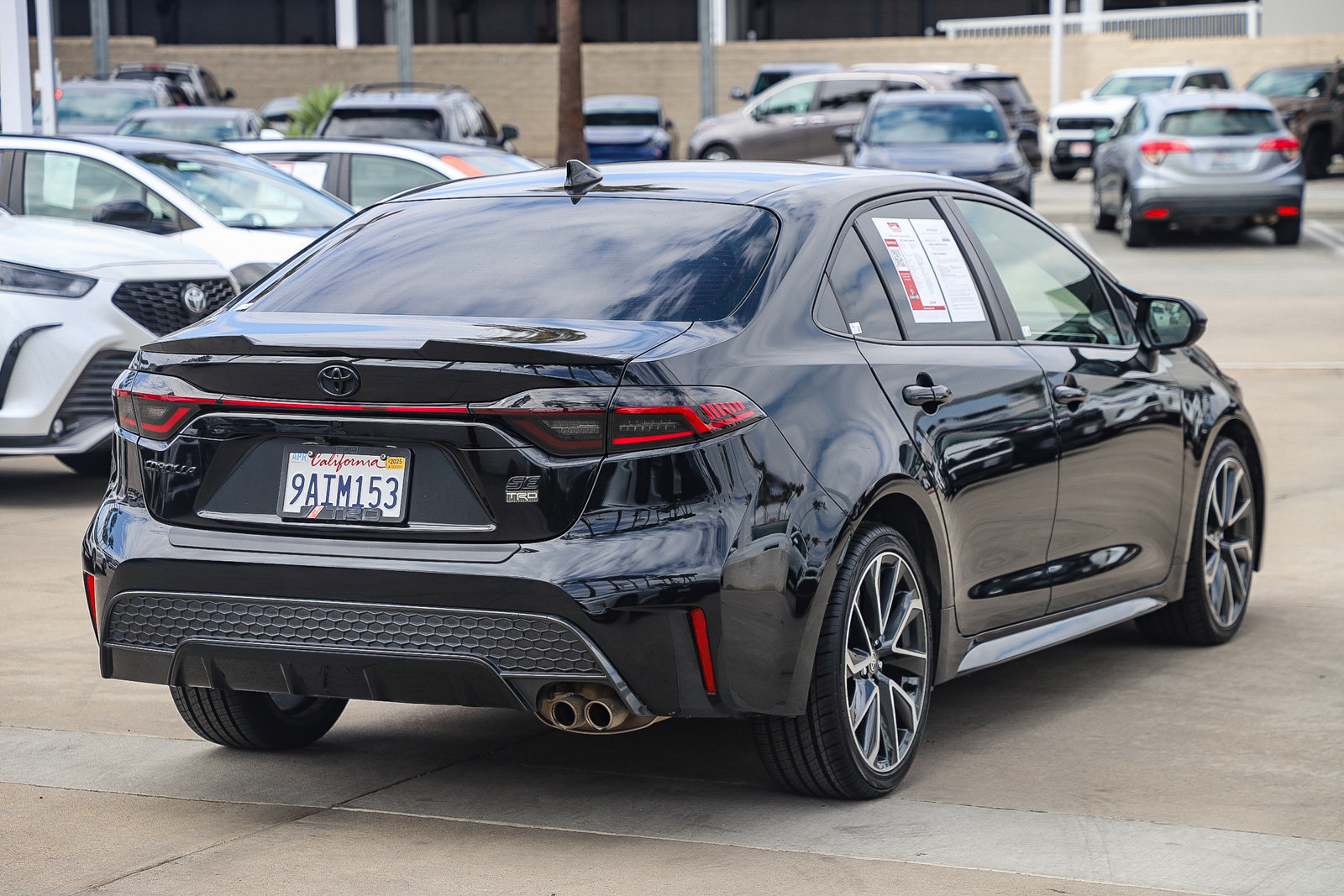 Used 2022 Toyota Corolla SE w/ SE Premium Package FWD image 6