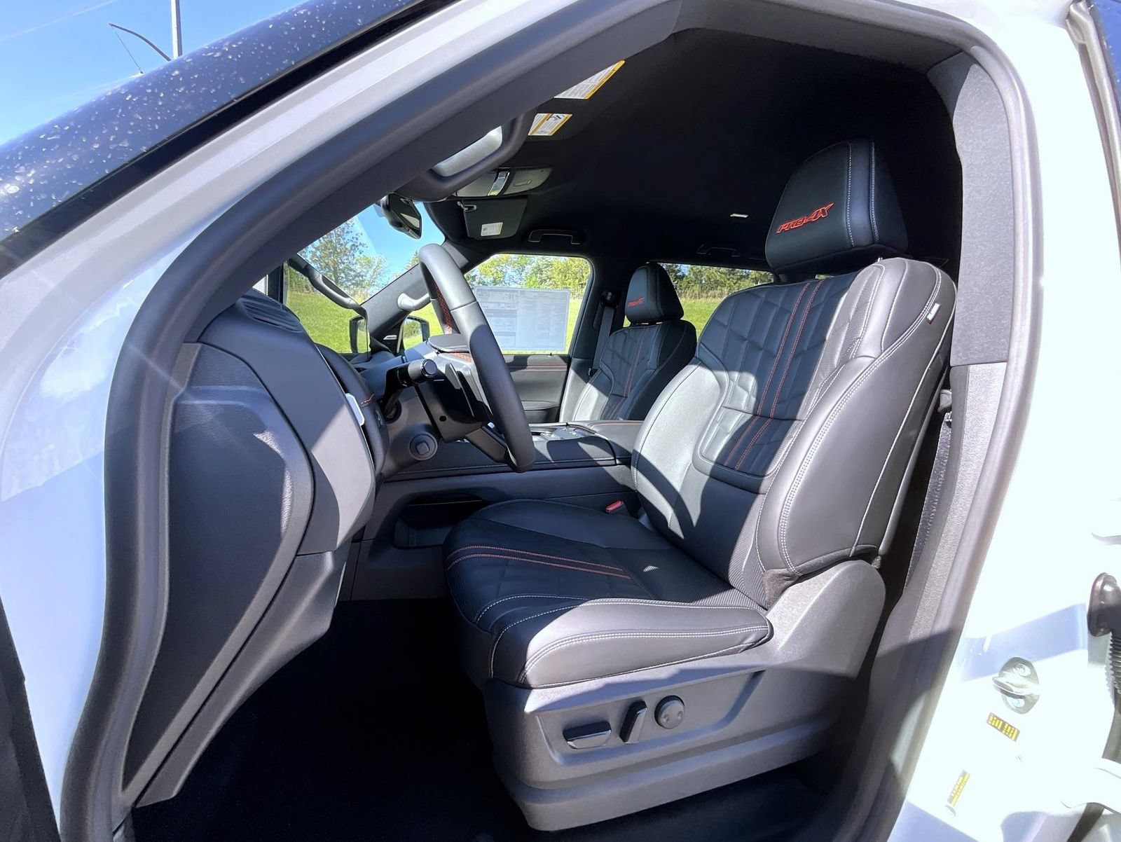 New 2026 Nissan Armada PRO-4X w/ Captain's Chari Seat Package AWD/4WD image 10