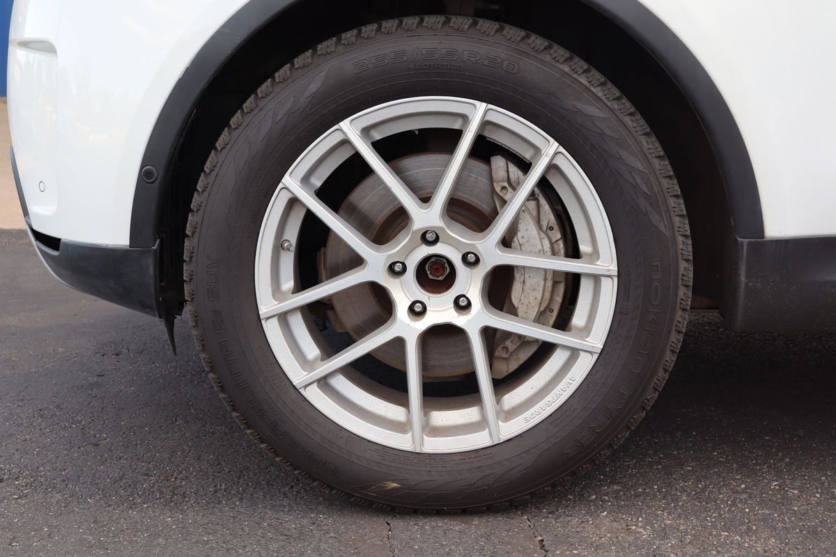 Used 2020 Land Rover Discovery SE image 23