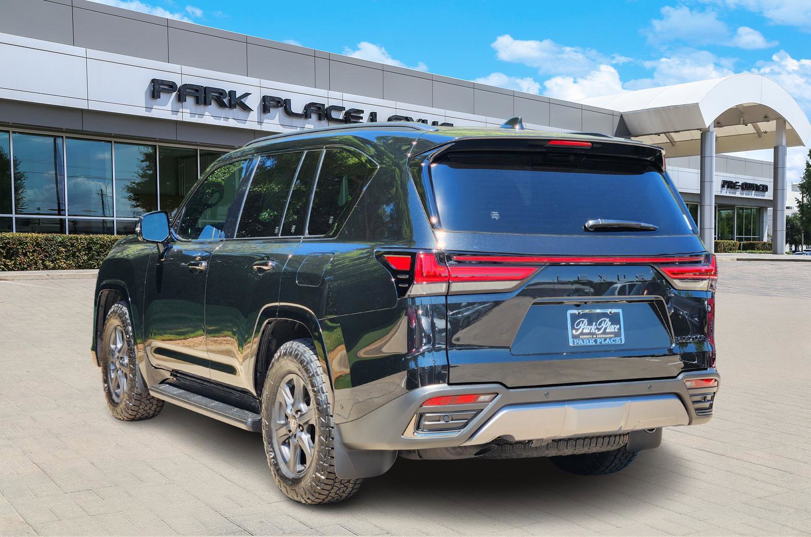 New 2025 Lexus LX 700h Overtrail image 4