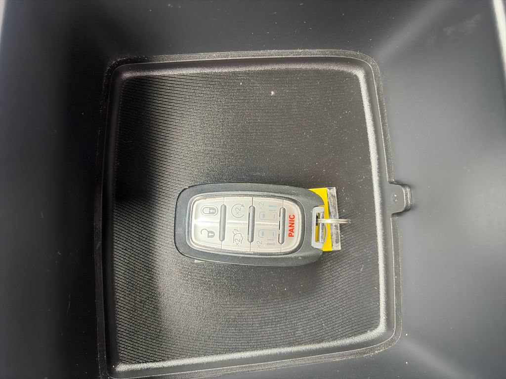 Used 2026 Chrysler Pacifica Select FWD image 28