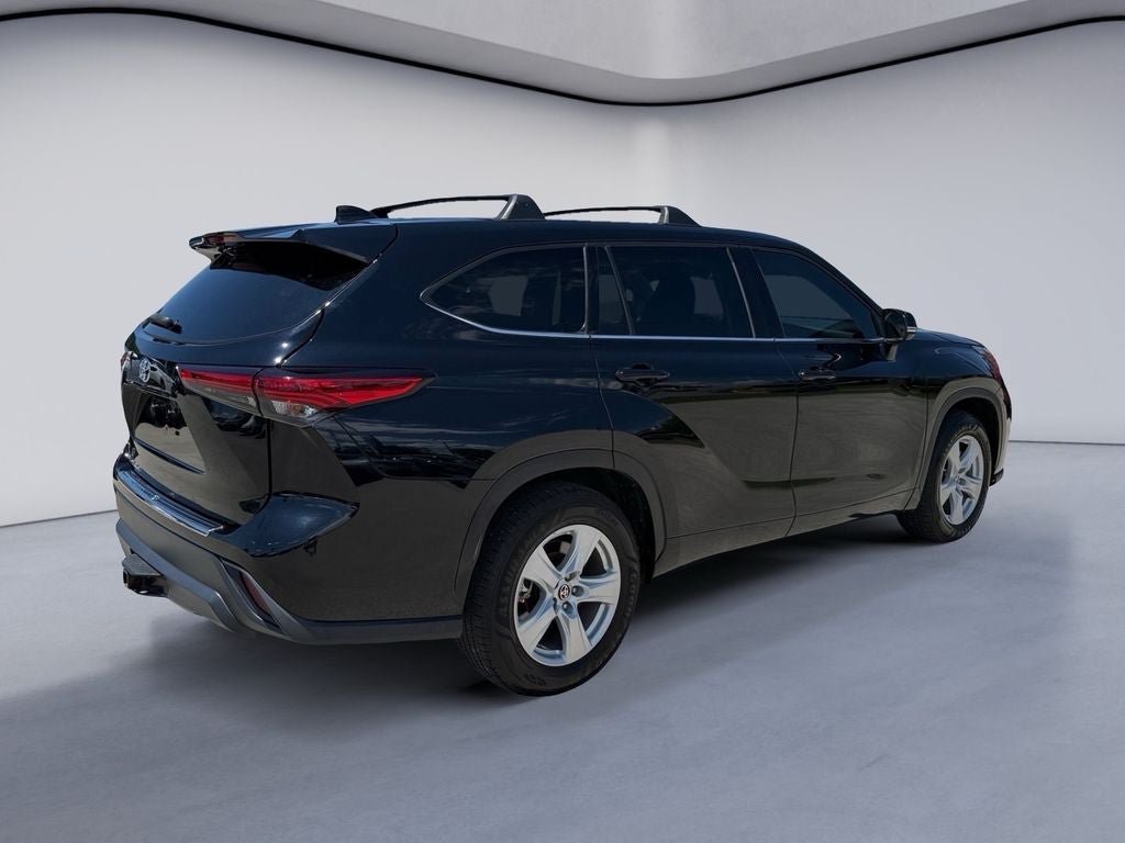 Used 2020 Toyota Highlander L FWD image 5