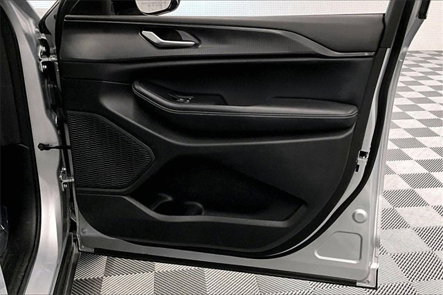 Used 2024 Jeep Grand Cherokee L Laredo image 18