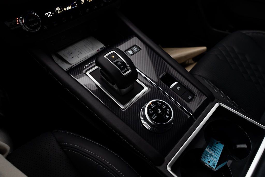 New 2025 Mitsubishi Outlander SEL Black Edition AWD/4WD image 16