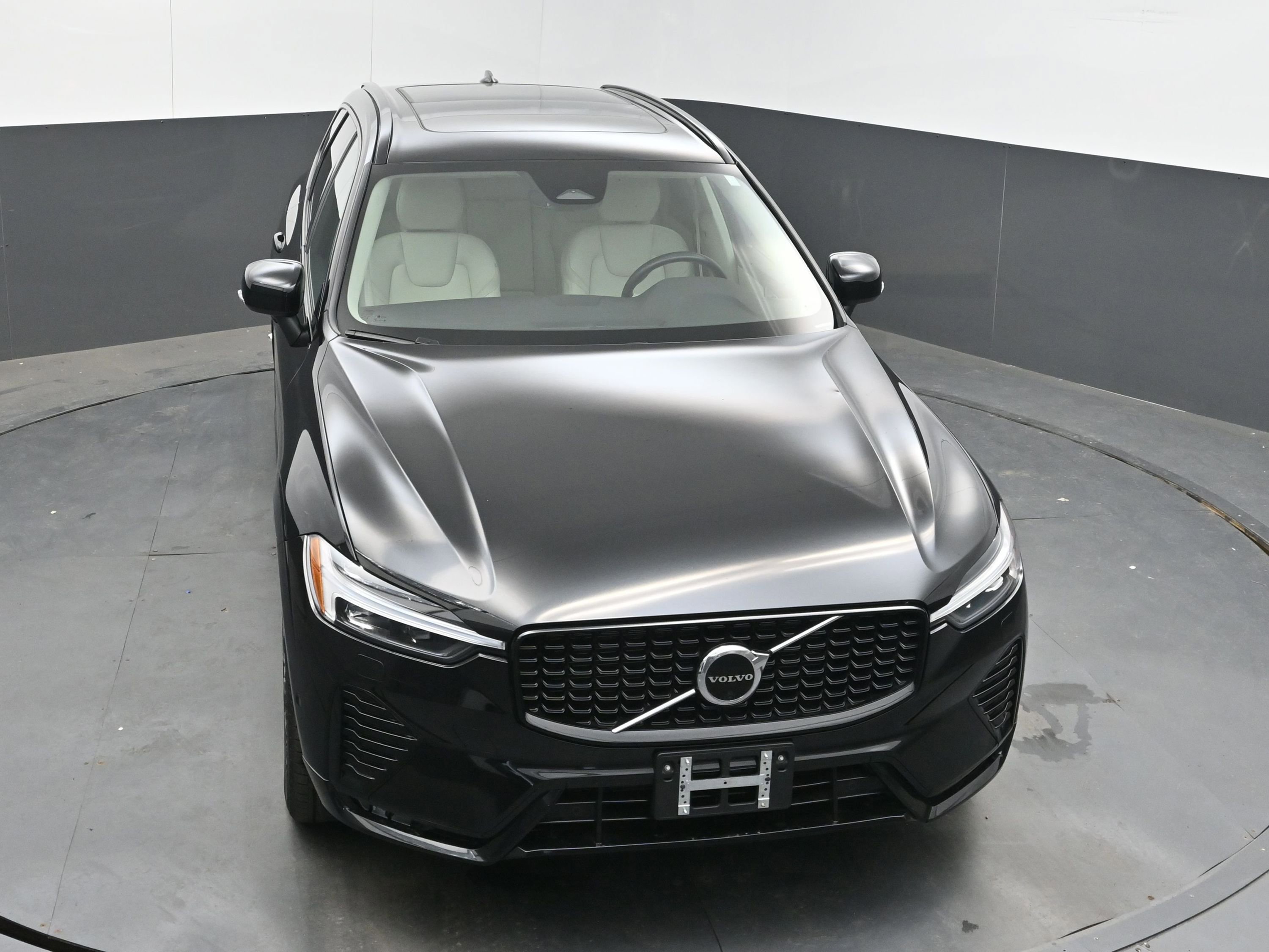 Used 2023 Volvo XC60 B5 Plus w/ Climate Package image 30