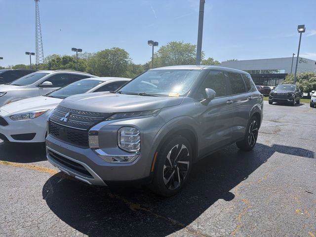 Used 2023 Mitsubishi Outlander SE FWD image 2