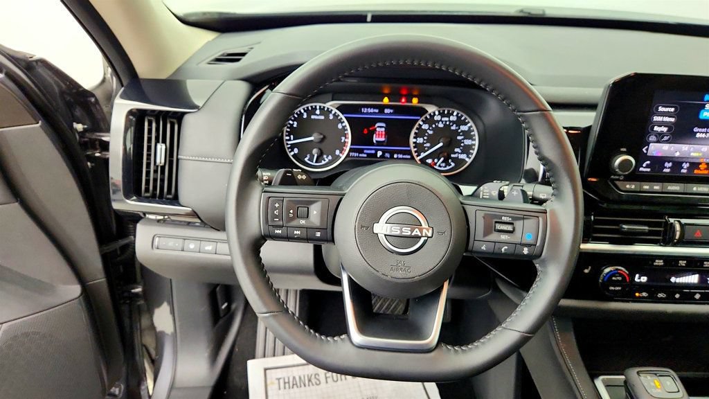 Used 2025 Nissan Pathfinder SV FWD image 12