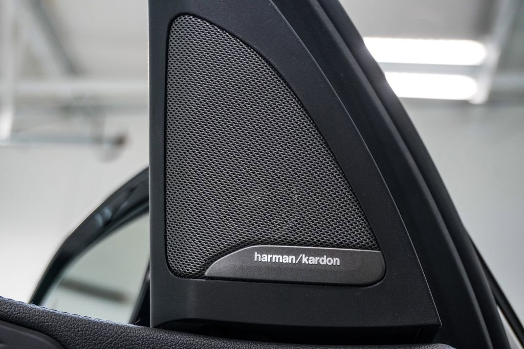 Used 2020 BMW X5 M50i w/ Premium Package image 30