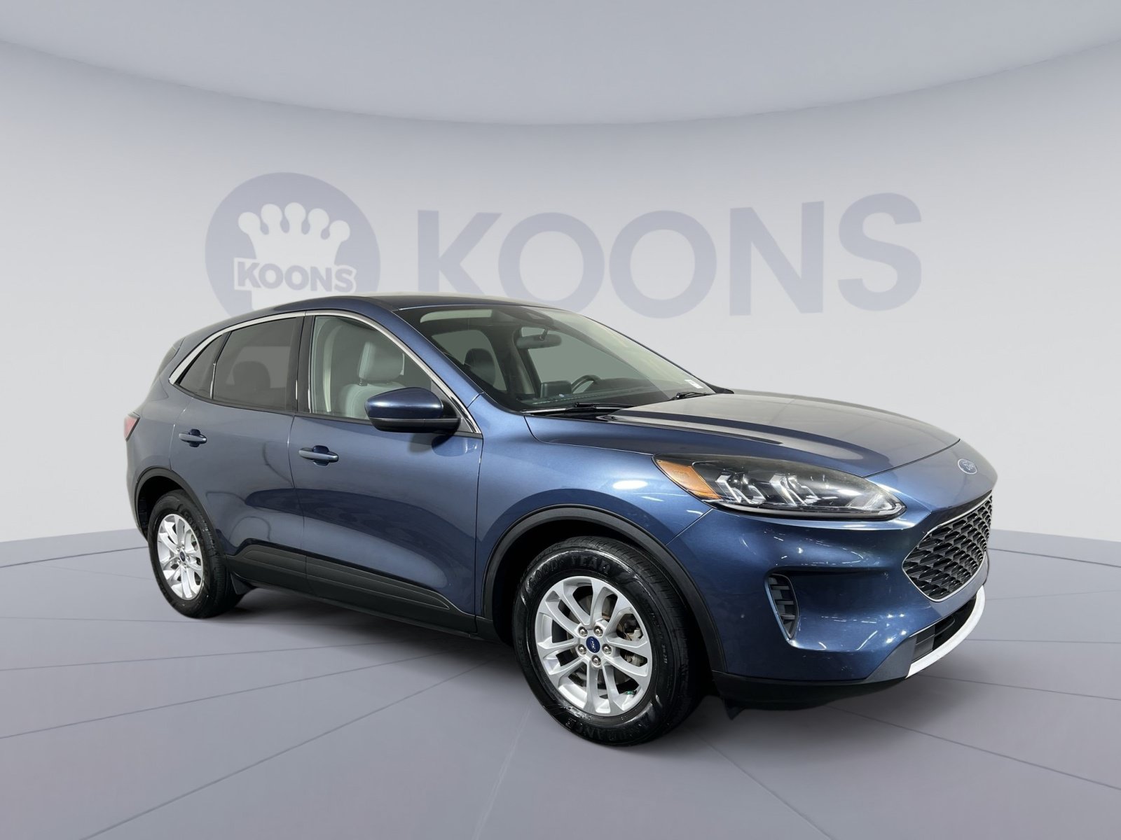 Used 2020 Ford Escape SE FWD image 2