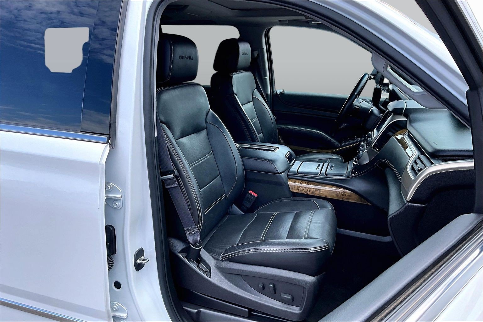 Used 2016 GMC Yukon Denali w/ Open Road Package AWD/4WD image 7