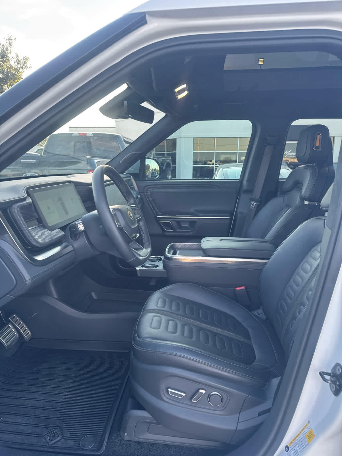 Used 2022 Rivian R1T Adventure AWD/4WD image 5