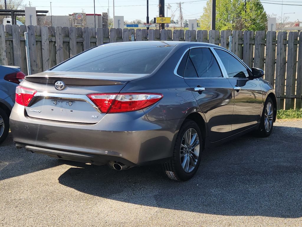 Used 2016 Toyota Camry SE FWD image 2