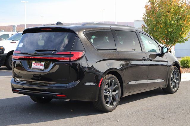 New 2026 Chrysler Pacifica Limited w/ S Appearance Package image 5