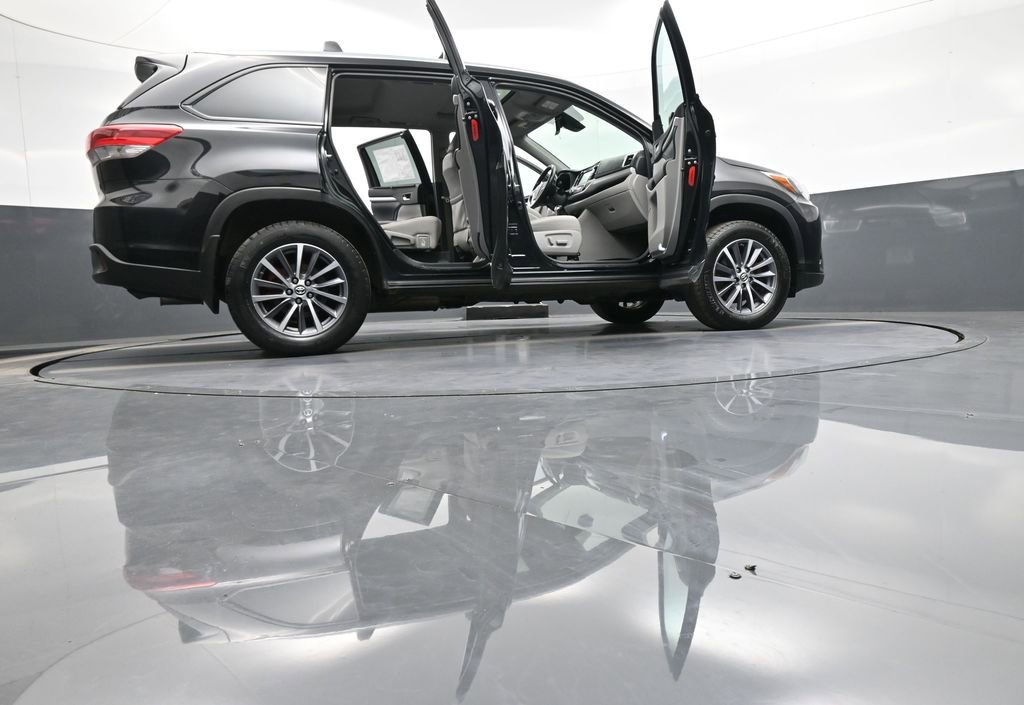 Certified 2019 Toyota Highlander XLE AWD/4WD image 50