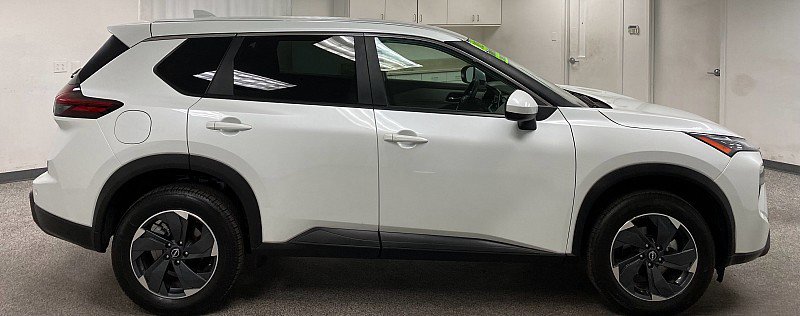 Used 2025 Nissan Rogue SV image 4