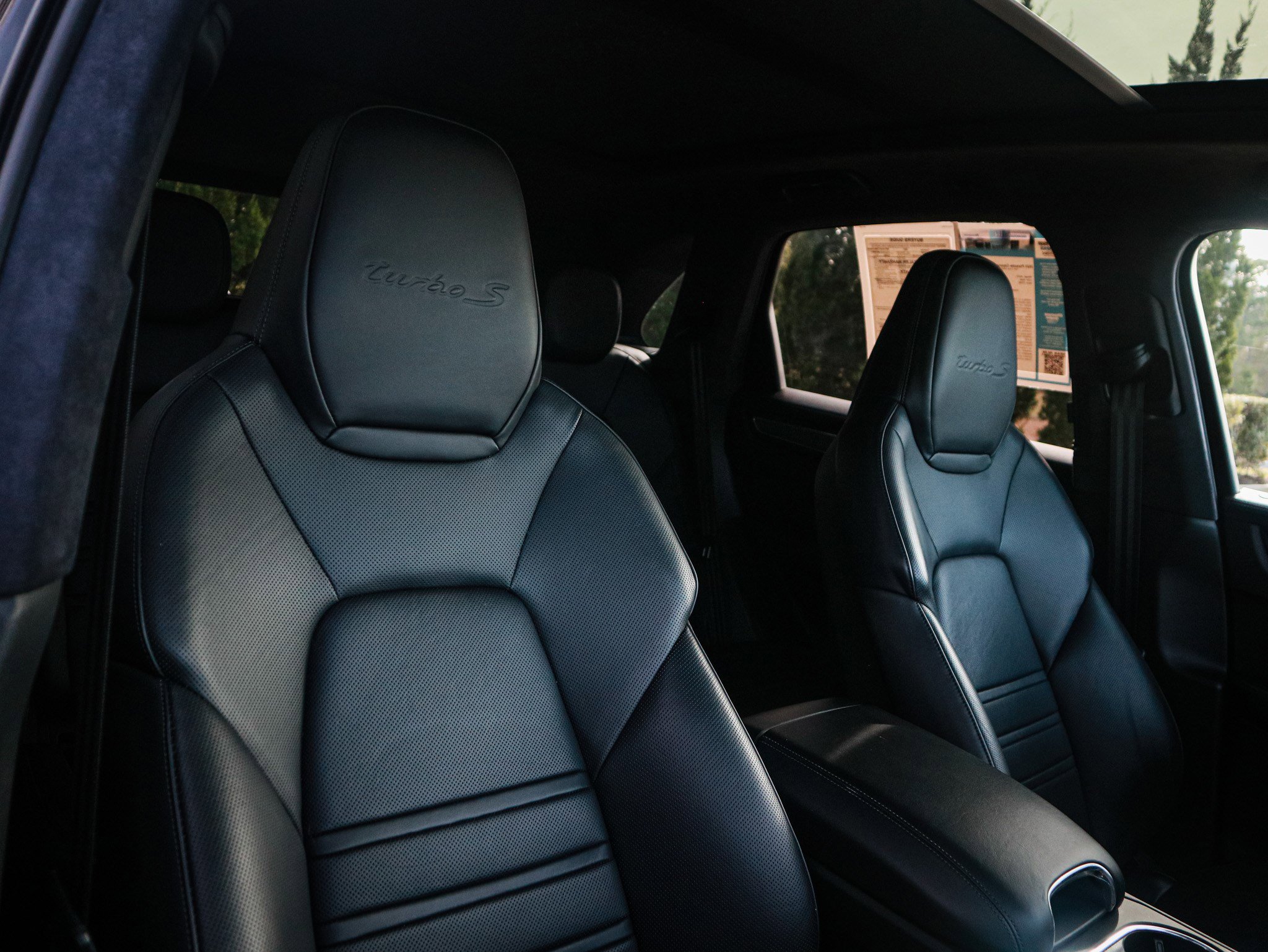 Used 2021 Porsche Cayenne Turbo S image 33