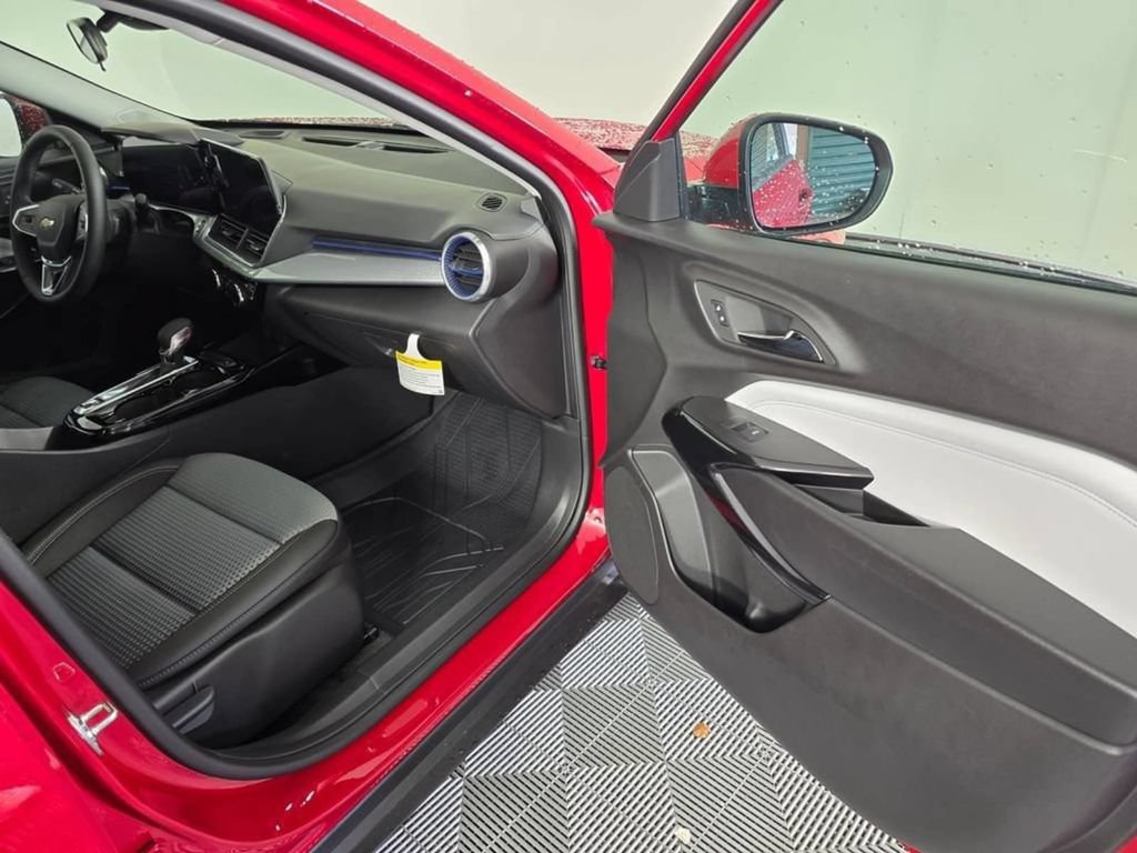 New 2026 Chevrolet Trax LT w/ Driver Confidence Package FWD image 12
