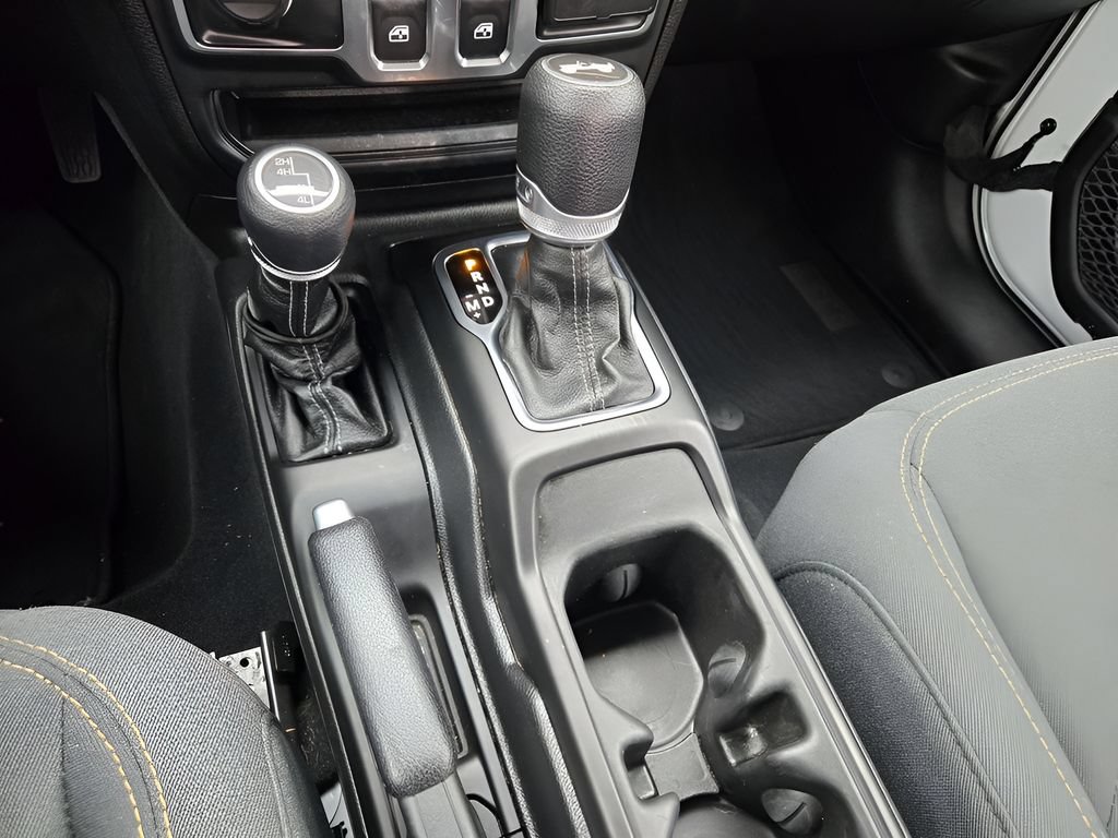Used 2025 Jeep Wrangler Sport AWD/4WD image 18