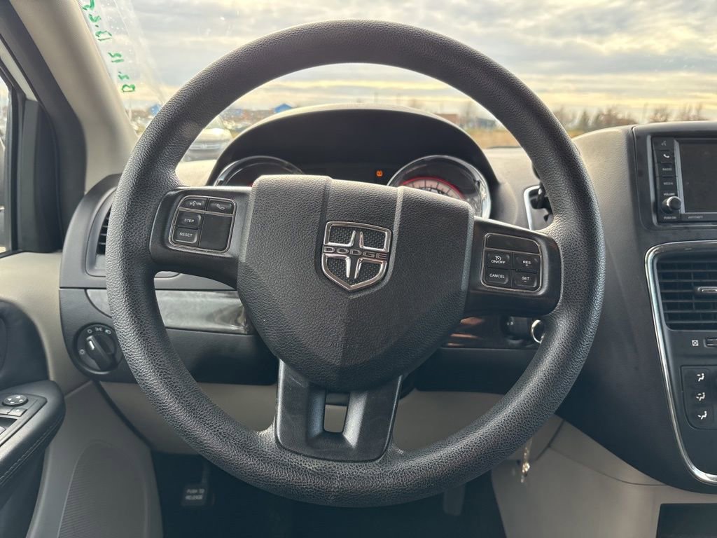 Used 2018 Dodge Grand Caravan SE w/ UConnect Hands-Free Group image 19