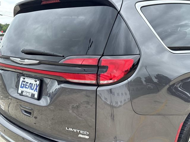 Used 2022 Chrysler Pacifica Limited AWD/4WD image 12