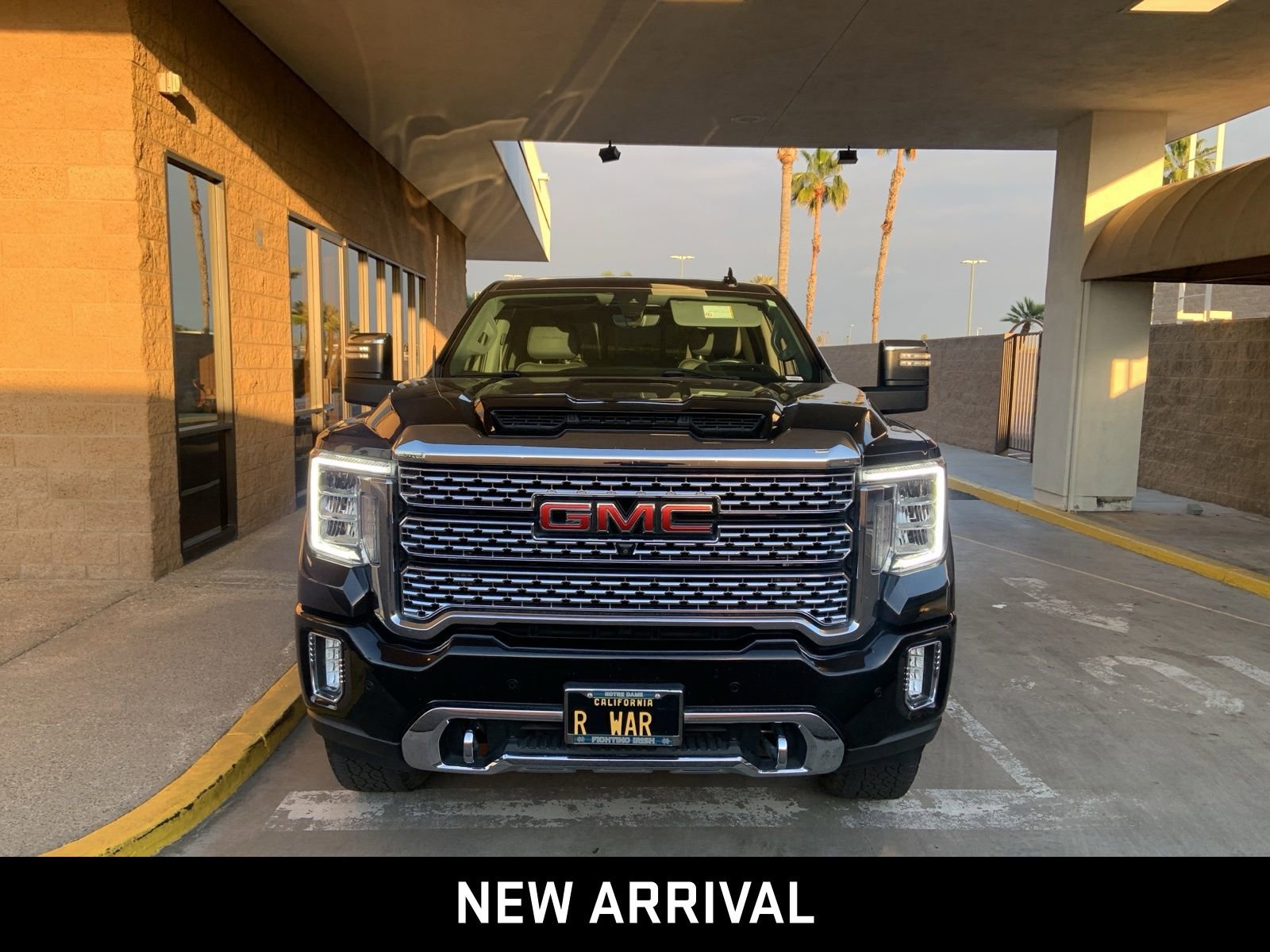 Certified 2022 GMC Sierra 3500 Denali w/ Denali Black Diamond Edition AWD/4WD image 2