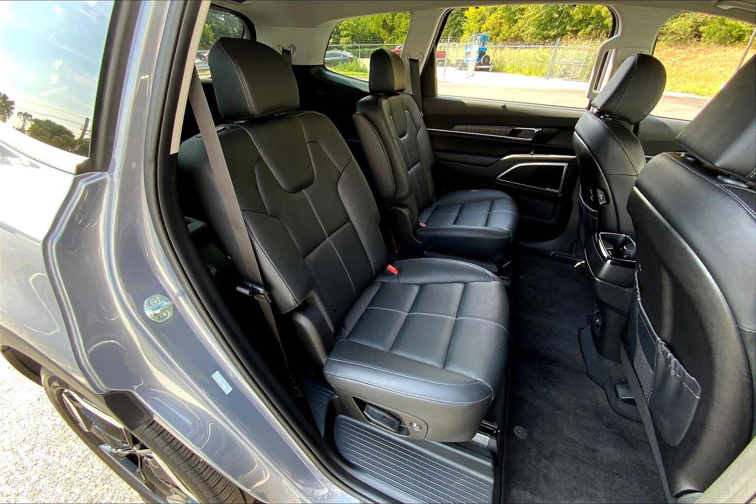 Used 2024 Kia Telluride EX w/ EX Captain's Chair Package image 26